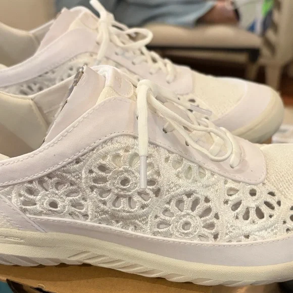 JBU White Solar Walker/NIB/8 - Picture 13 of 14